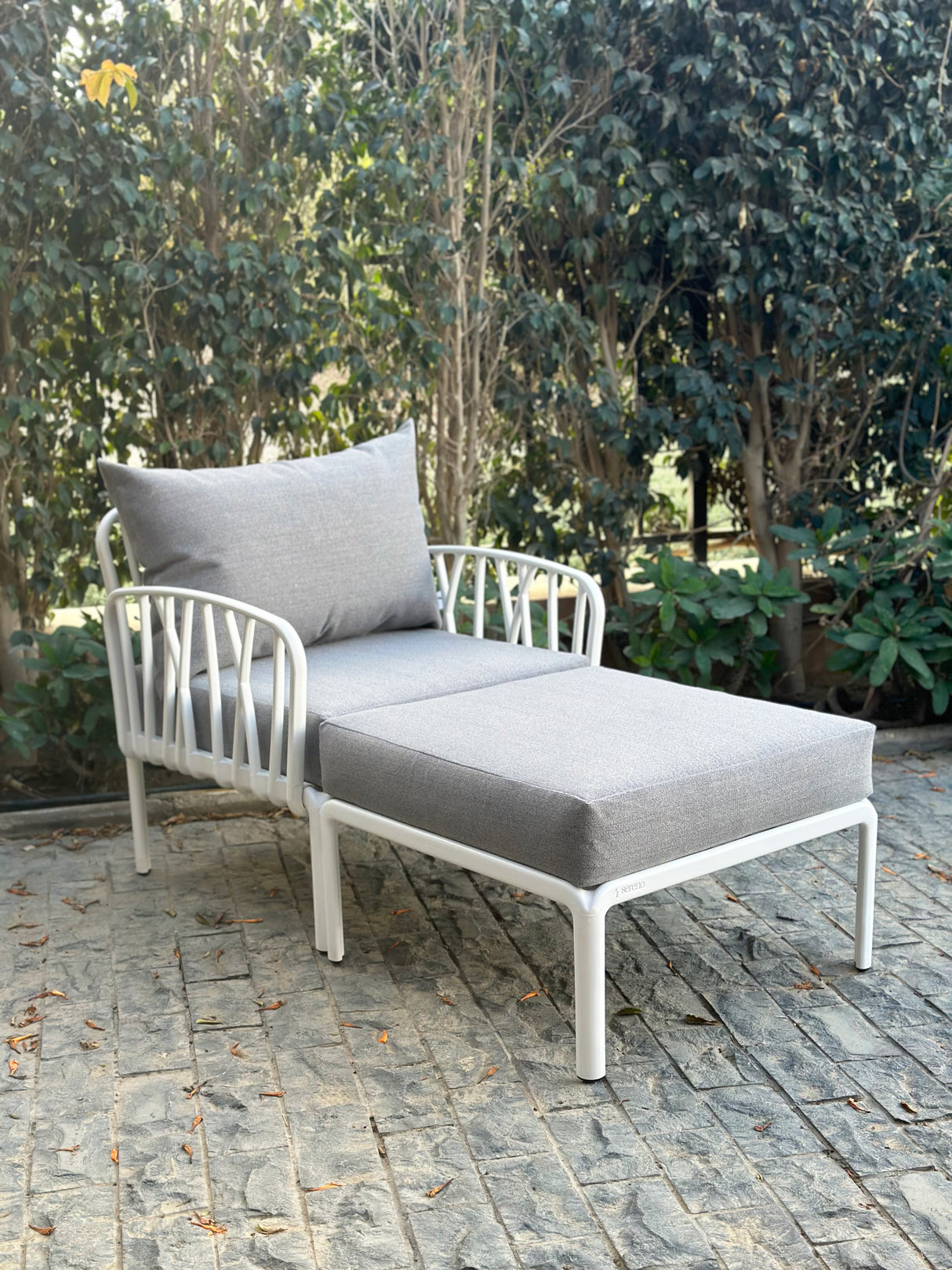 Traverse Chaise Lounge for Outdoor Furniture – Stylish and durable chaise lounge for outdoor use