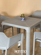 Dot Set 2 (4 Dot Chairs + 1 Dot Standard Table)